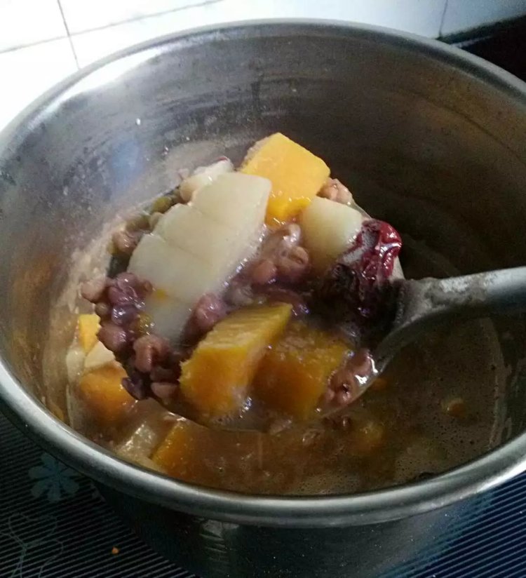 红豆南瓜梨子粥步骤12