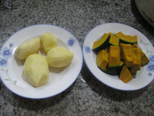 土豆煮南瓜步骤1