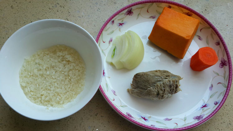 南瓜焖饭步骤1