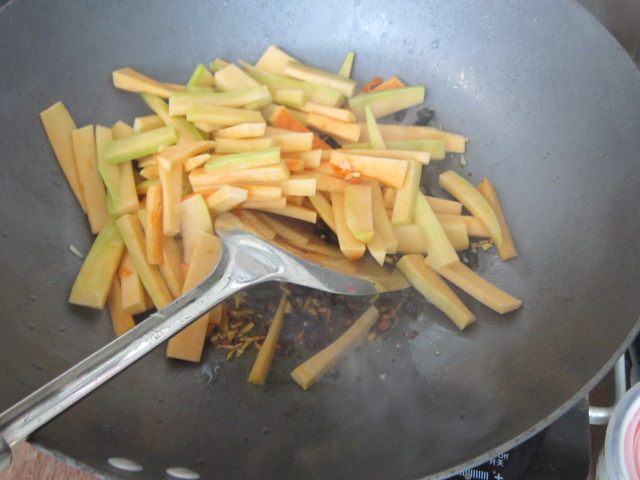 蒜蓉豆鼓炒南瓜步骤4