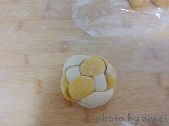 南瓜蜜豆绣球包步骤17