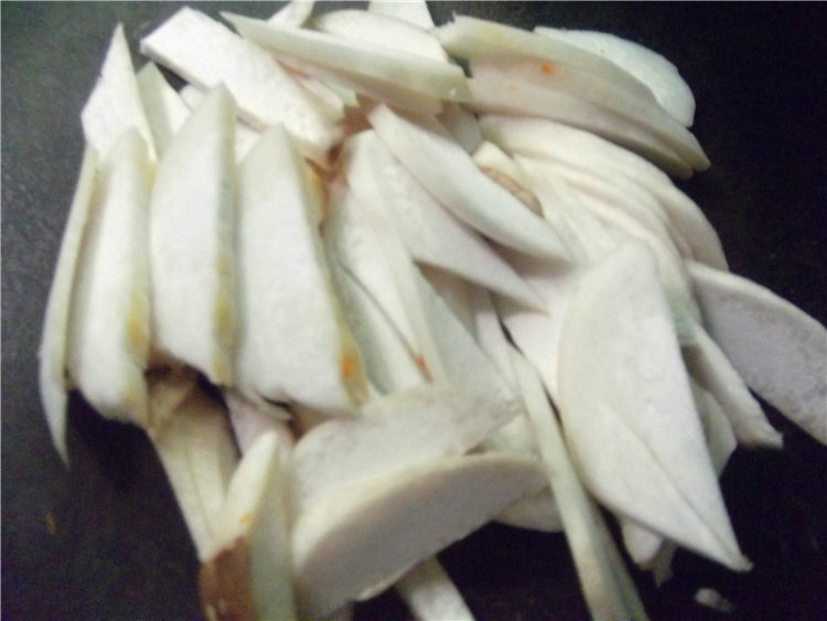 鸡腿菇炒南瓜步骤3