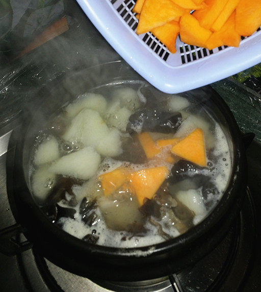 山药南瓜咸肉煲步骤7