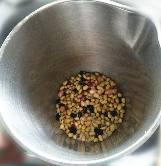 炼乳南瓜杂粮豆浆步骤3
