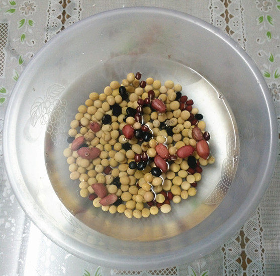 炼乳南瓜杂粮豆浆步骤2
