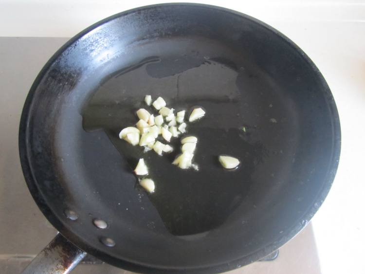 豆瓣茄子炒豆角步骤4