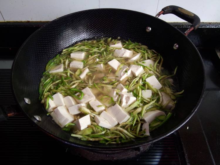 蛤蜊豆腐煮茄丝步骤7