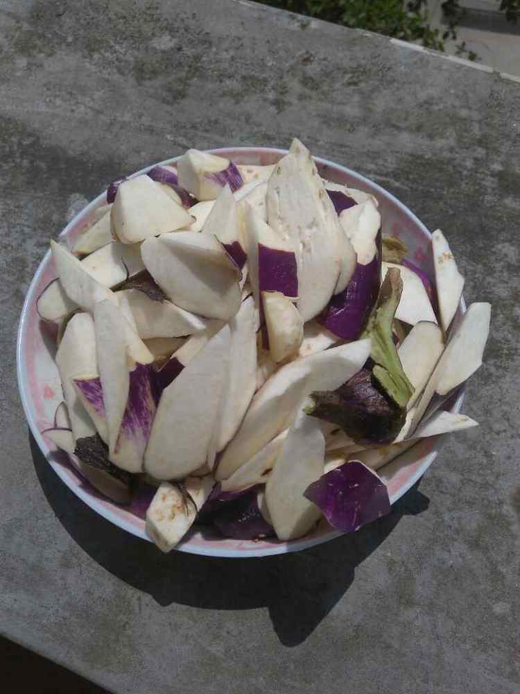 肉沫酱茄子步骤1