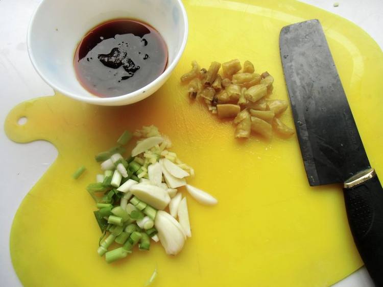 茄子烧粉条步骤3
