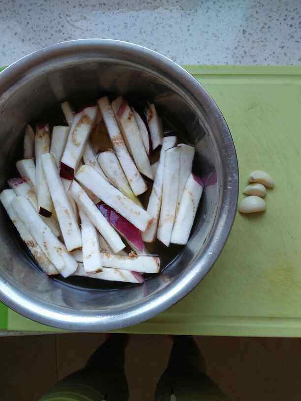 茄子炒土豆步骤1
