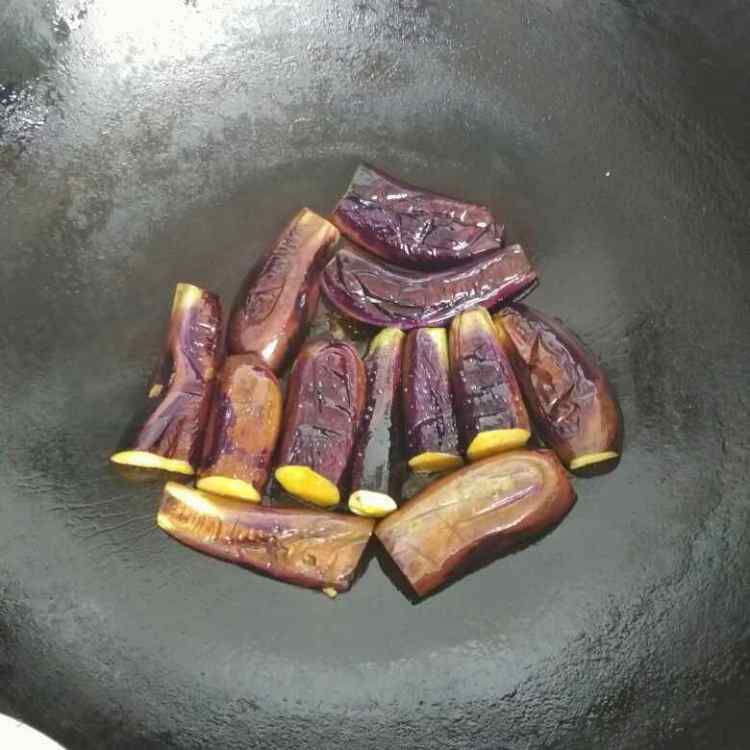 酥子叶味酱茄子步骤4