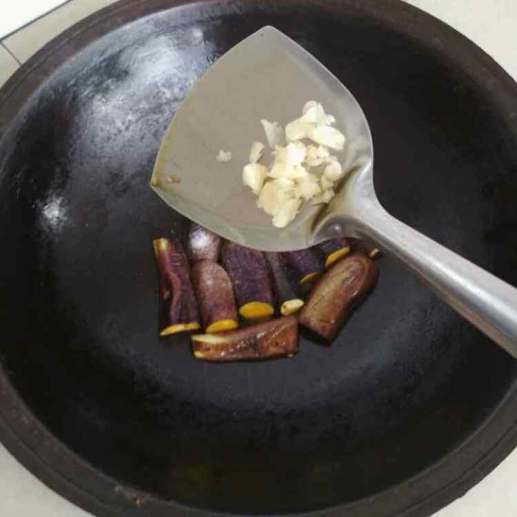 酥子叶味酱茄子步骤6