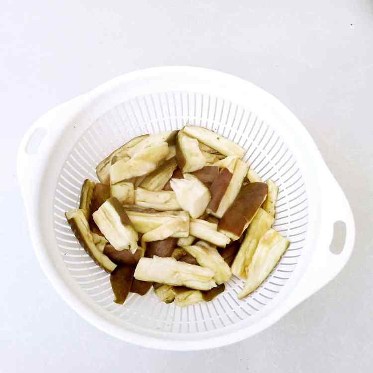 淋油蒜泥茄子步骤3