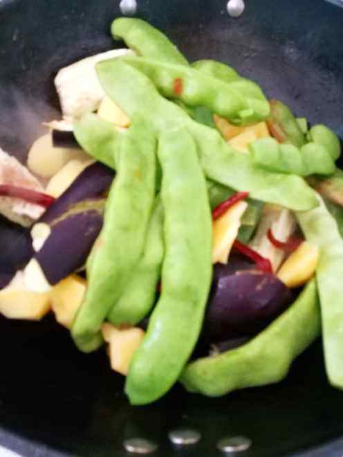 茄子土豆炖豆角步骤4