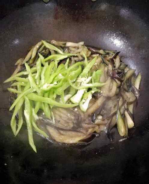 素炒茄子辣椒丝步骤5