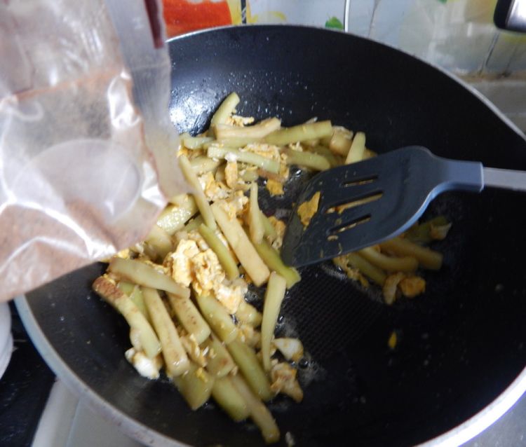 茄子炒鸡蛋步骤8