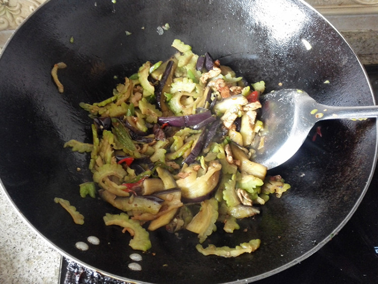 茄子炒苦瓜步骤6