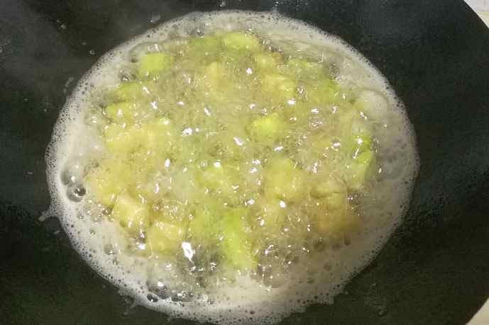 鱼香茄丁步骤4