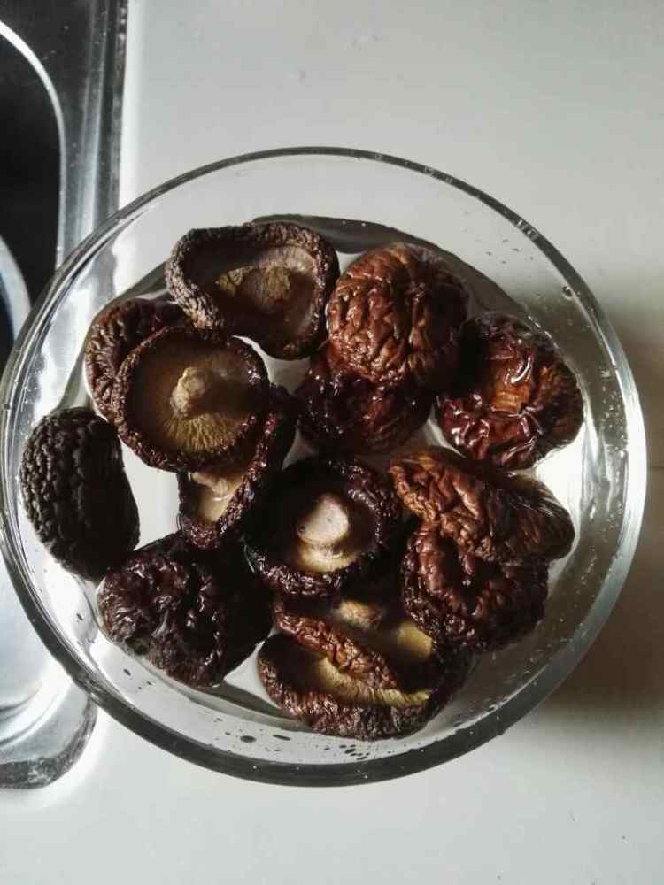 香辣脆鳝拼茄子步骤4