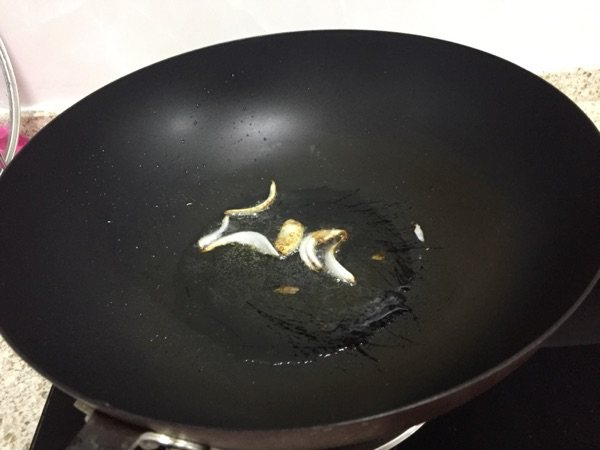 萝卜炒茄子步骤3