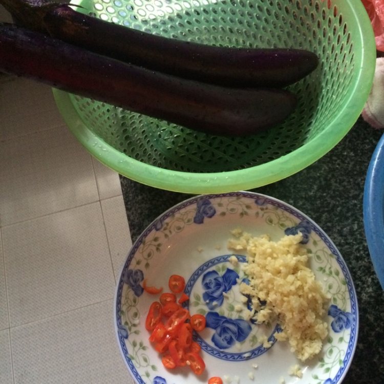 蒜香茄泥步骤1