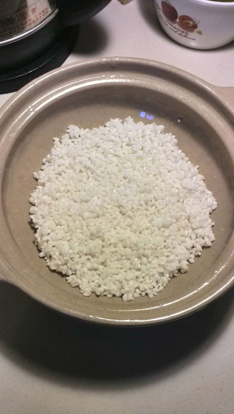 剁椒茄子煲仔饭步骤1