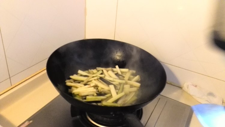 家常炒茄条步骤6