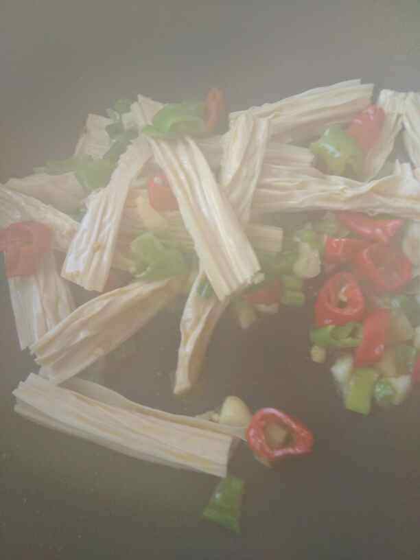 辣味茄子烧腐竹步骤7