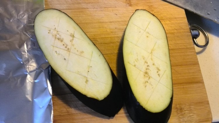 孜然五香烤茄子片步骤1