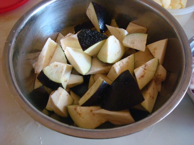 猪肉炖土豆豆角茄子步骤4