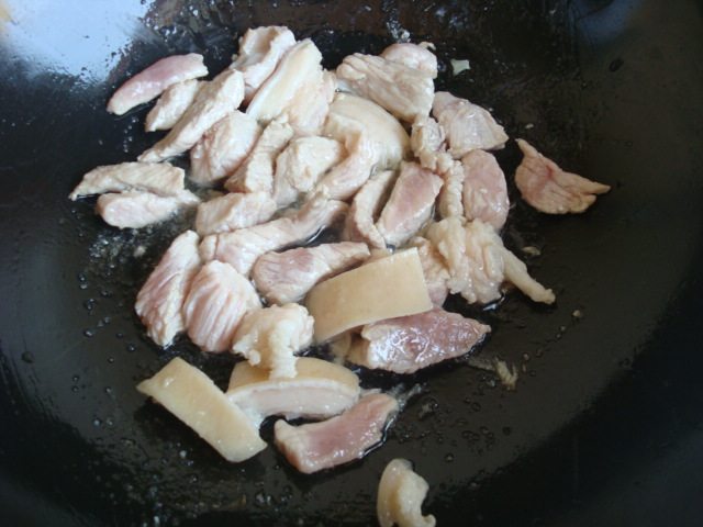 猪肉炖土豆豆角茄子步骤5