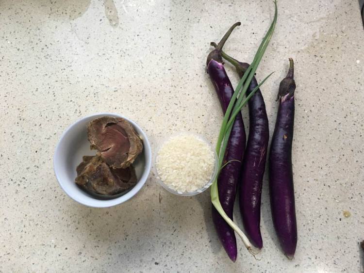 牛肉茄子饭步骤1