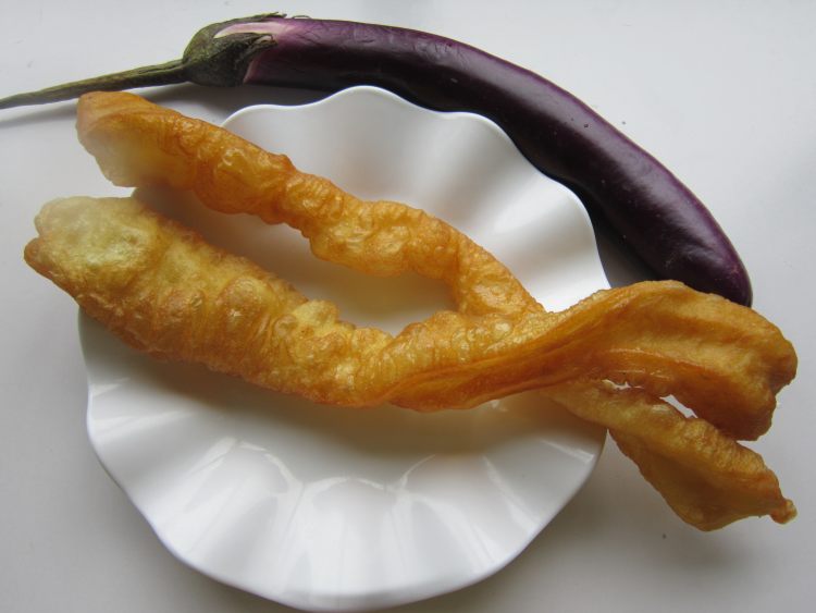 油条茄子煲步骤1