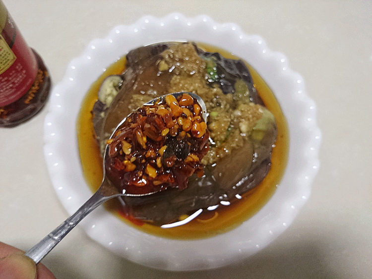 耗辣椒拌茄子步骤7