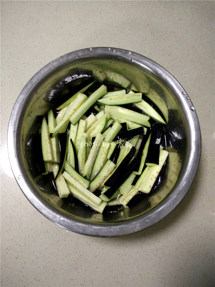 双椒炒紫茄步骤2