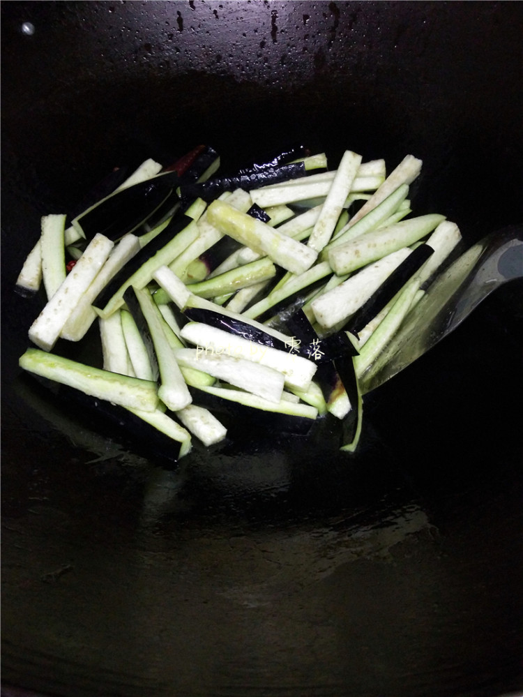 双椒炒紫茄步骤7