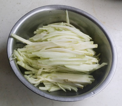 粉蒸茄条步骤2