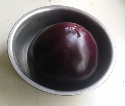粉蒸茄条步骤1