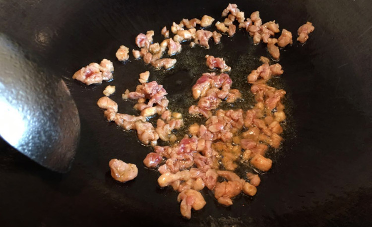 花式肉粒烧茄条步骤6