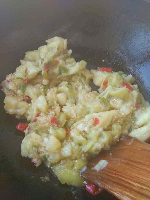 西红柿土豆炒茄泥步骤5