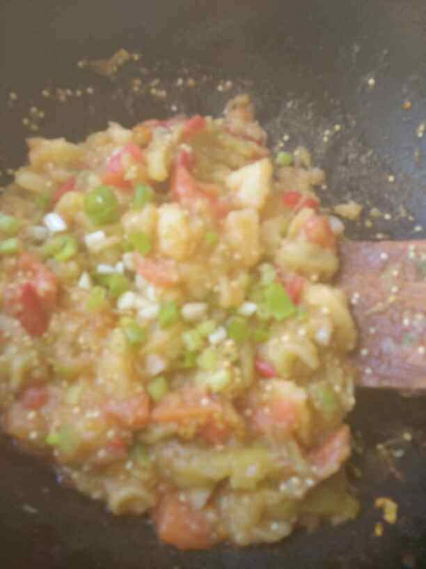 西红柿土豆炒茄泥步骤8