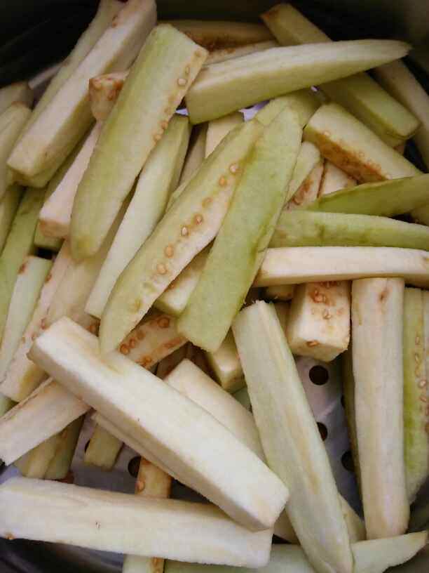 清爽版鱼香茄条步骤2