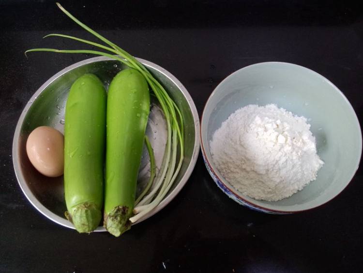 茄丝葱花饼步骤1