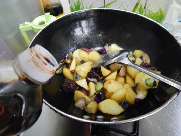 蚝油土豆烧茄子步骤11