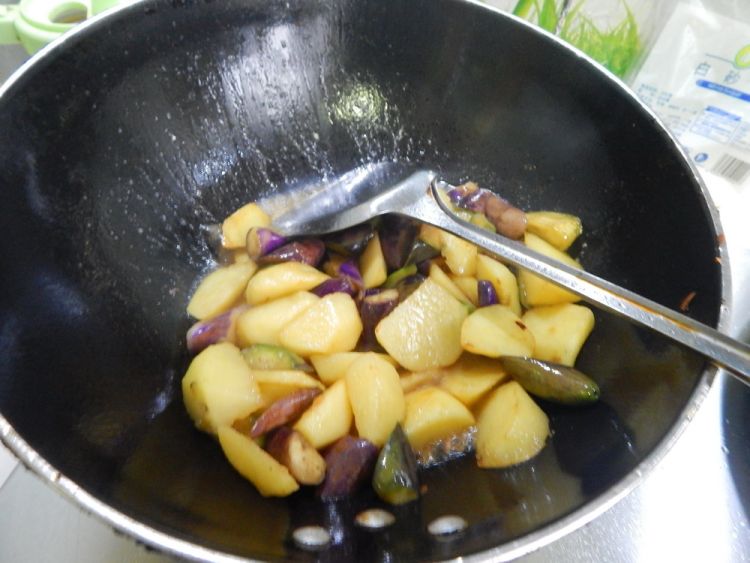 蚝油土豆烧茄子步骤12