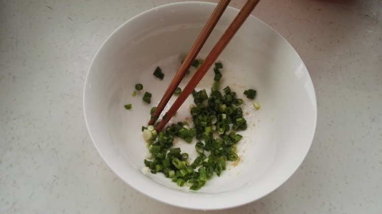 酸汤煎茄子彩色手擀面步骤1