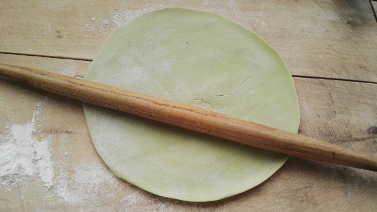 酸汤煎茄子彩色手擀面步骤3