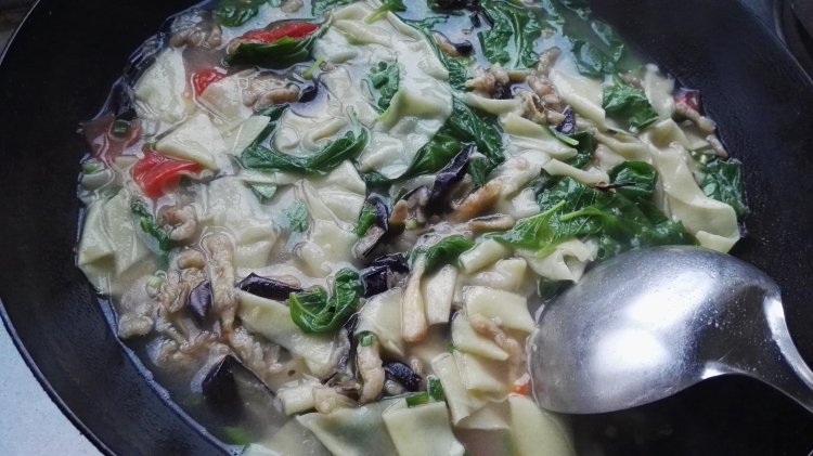 酸汤煎茄子彩色手擀面步骤17