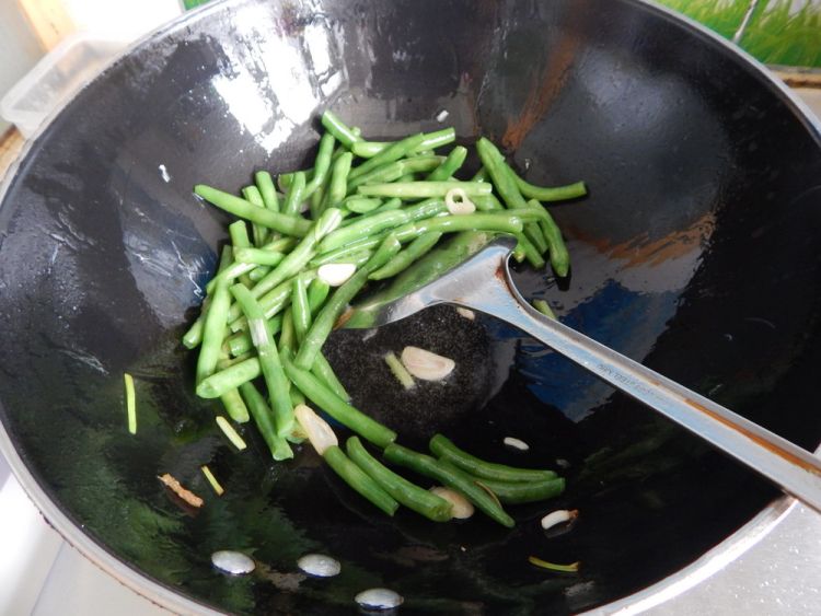 豆角辣烧茄子步骤8