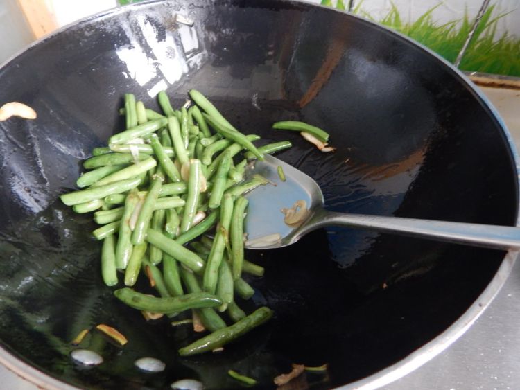 豆角辣烧茄子步骤10